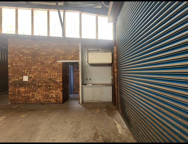 196M² WAREHOUSE TO LET IN WADEVILLE